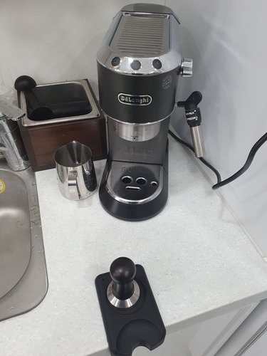 드롱기 데디카 에스프레소 커피머신 EC685 W M BK