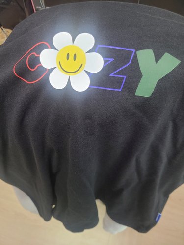 [트립션] COZY DAISY 티셔츠 - 블랙