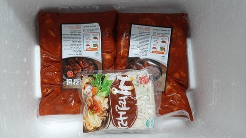 [춘천닭갈비]국내산 닭으로 만든 순살 춘천닭갈비 1kgx2팩 소스 1봉우동사리