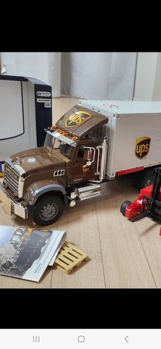 [브루더] MACK UPS 물류트럭
