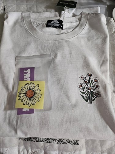 [트립션] DAISY FLOWER BUNDLE GRAPHIC 티셔츠 - 화이트