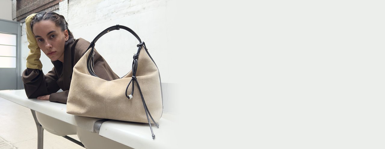 1019~1025	"BAG & WALLET OUTLETS BEST"