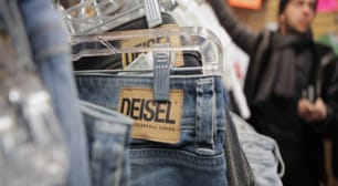 디젤 (DIESEL) 프리미엄 데님과 캐주얼룩 제안
