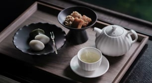 여유료운 시간을 선물하세요. 최고급 명차와 프리미엄 디저트