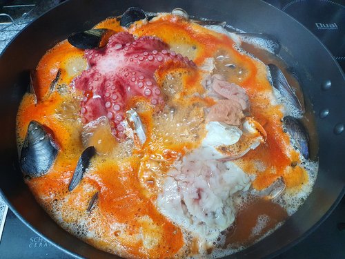 [냉동] 문어 해물탕 (1.3kg 내외) (소스포함, 채소 별도)